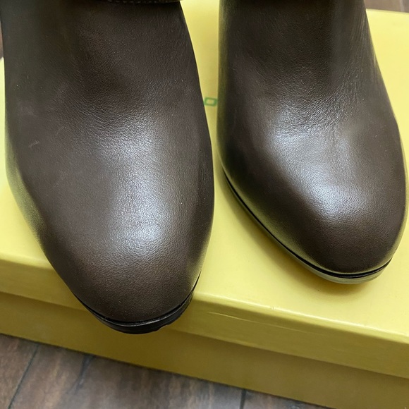 Ankle bootie, heel - Picture 10 of 11